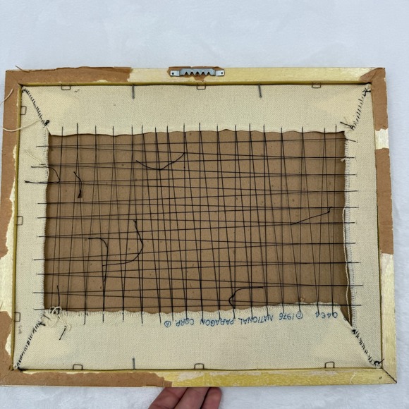 VTG 1976 Hummel Paragon Embroidery Completed Framed Crewel "Telling Her Secret" - Picture 7 of 8